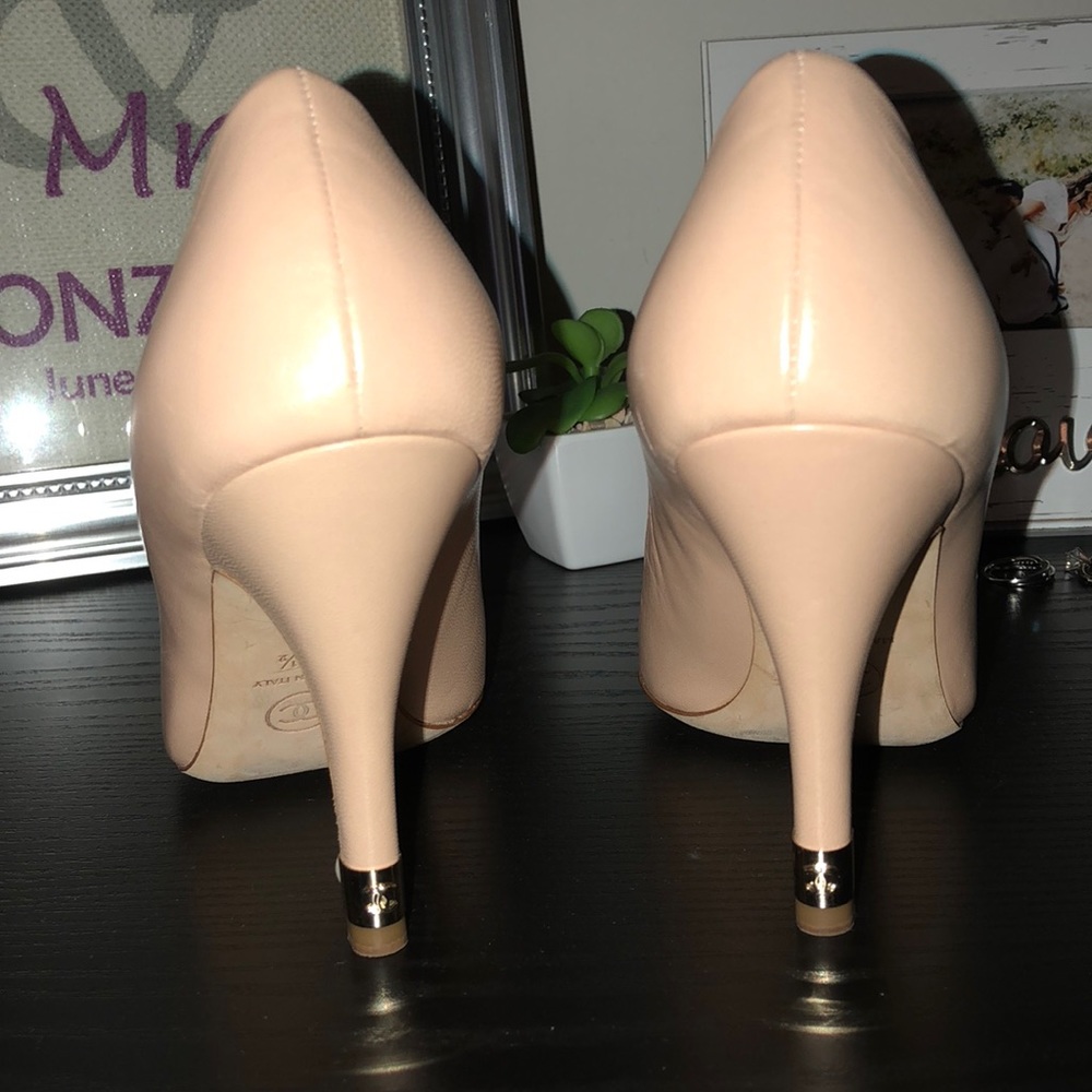 CHANEL BEIGE HEELS